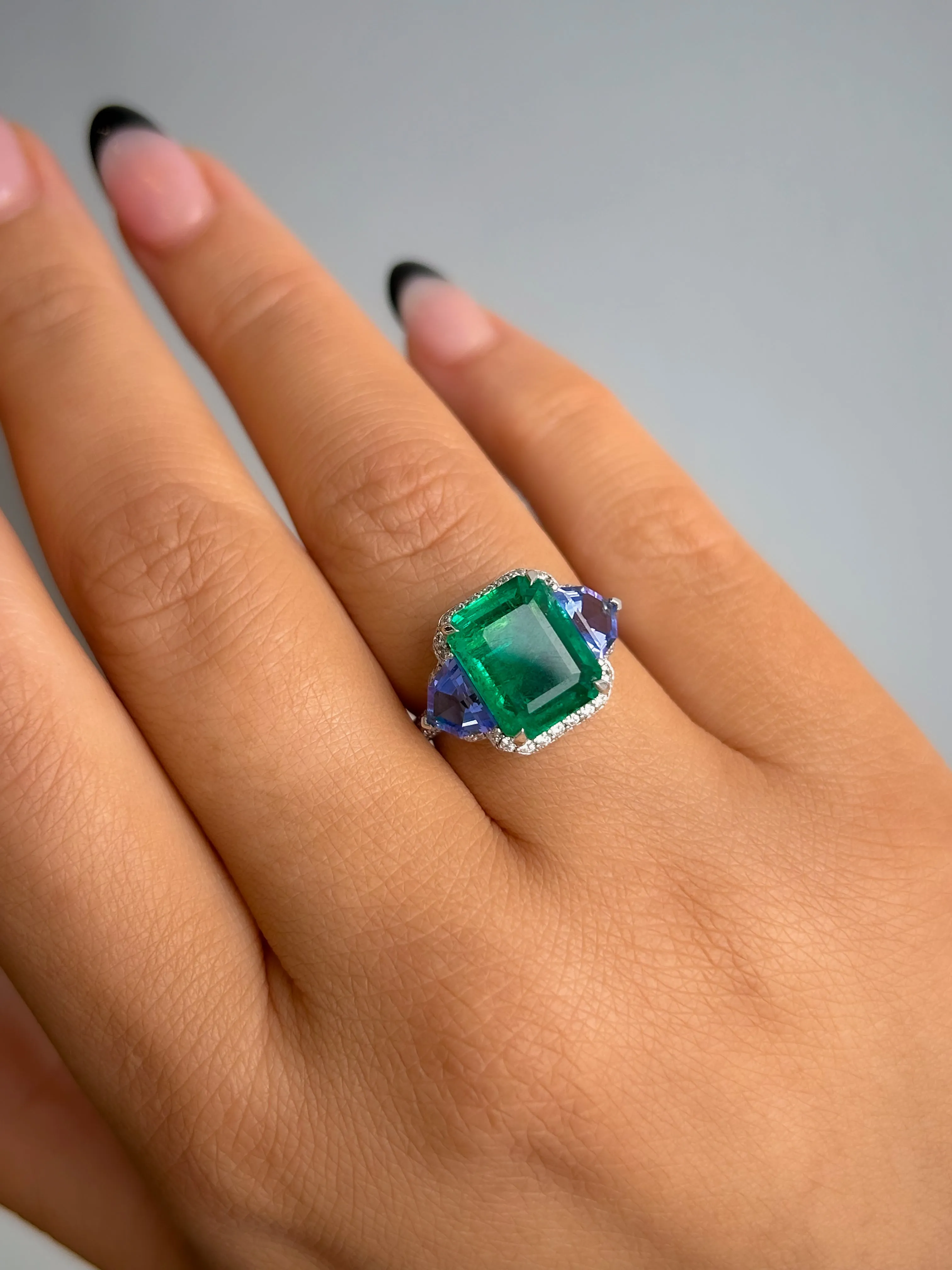 18ct Gold Natural Emerald Tanzanite & Diamond Ring