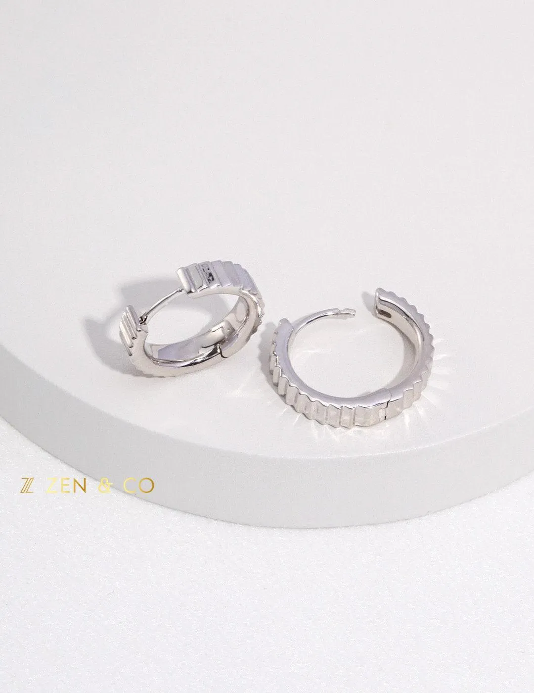 ALEXIS Minimalist hoop earrings