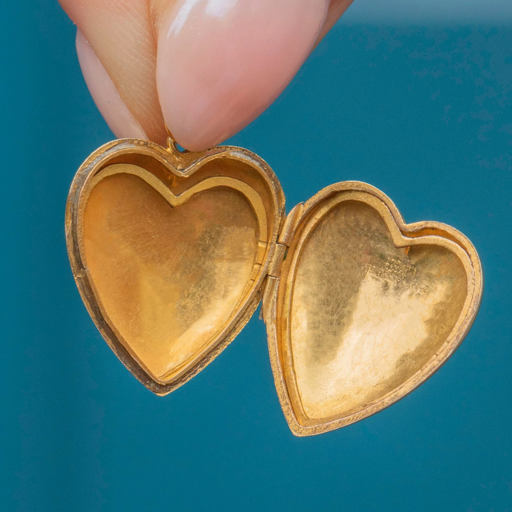 Antique 15ct Gold Puffy Heart Locket