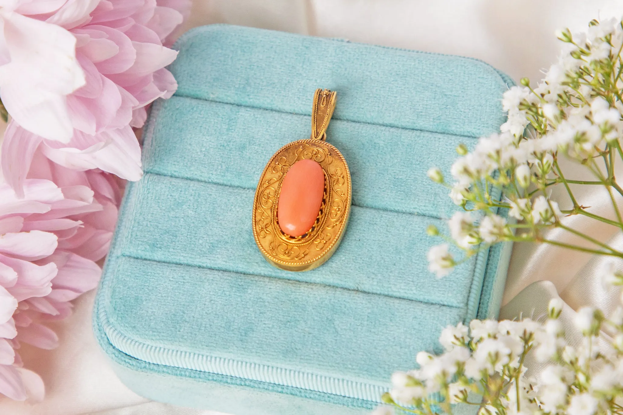 Antique 18ct Gold Coral Locket