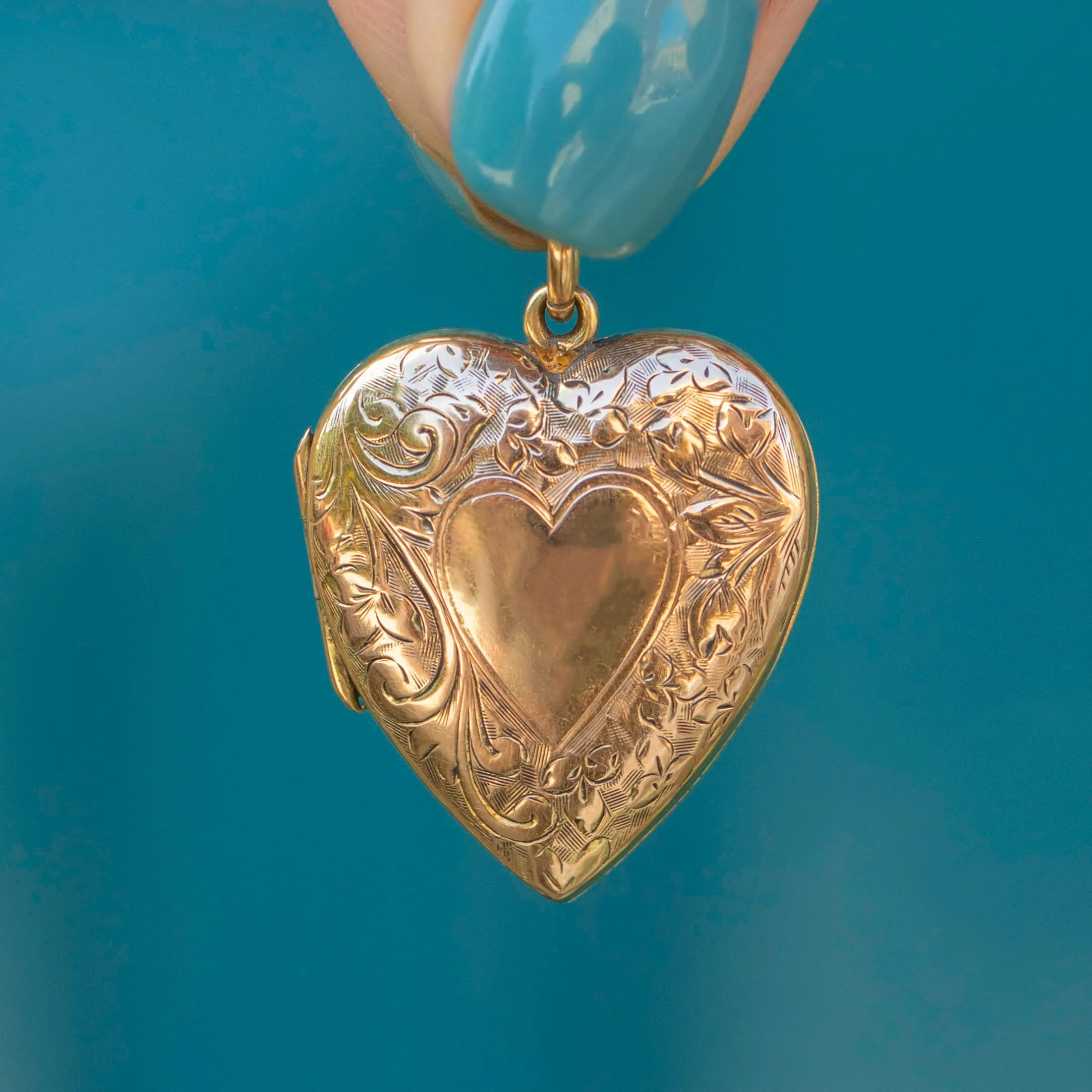 Antique 9ct Gold Engraved Heart Locket