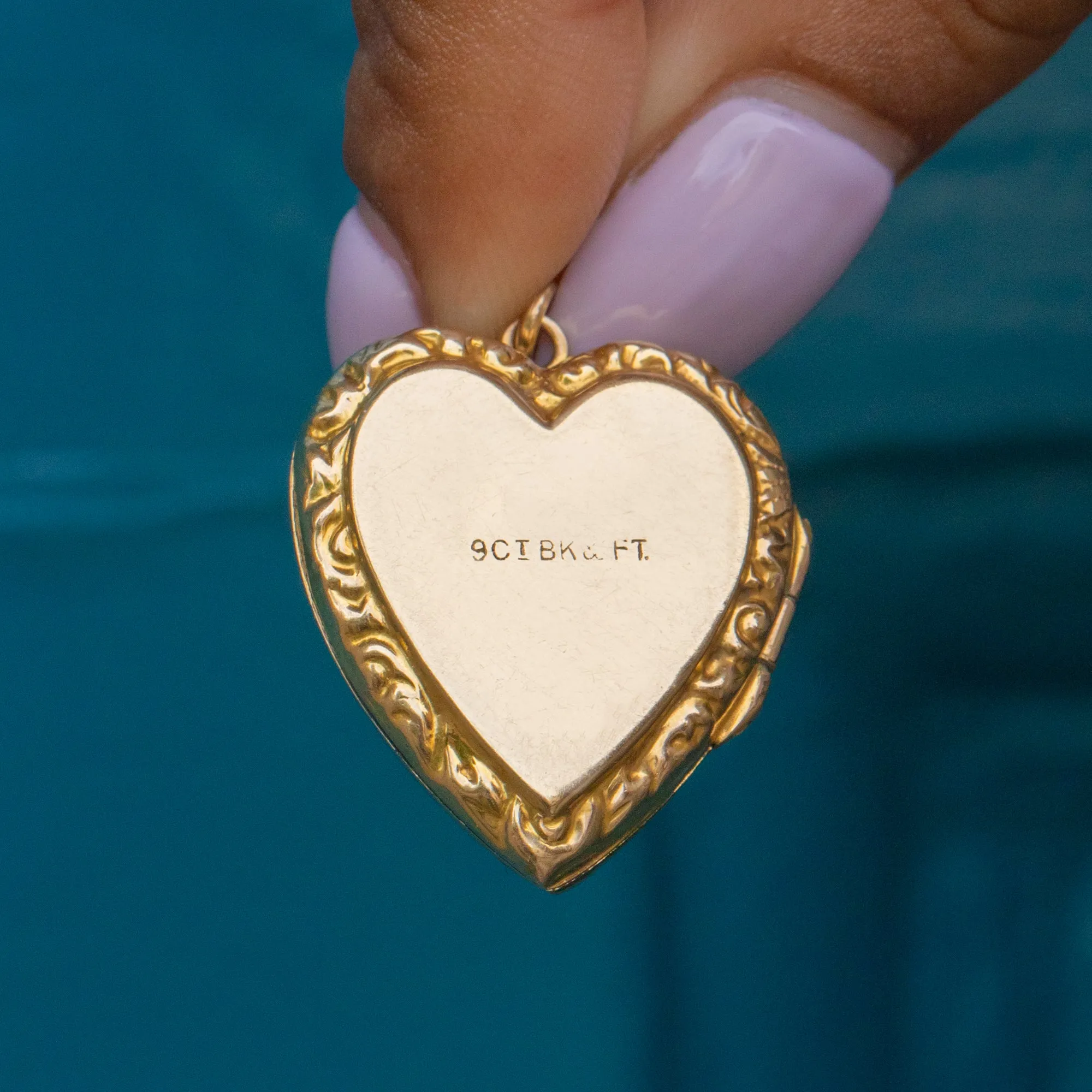 Antique 9ct Gold Engraved Heart Locket