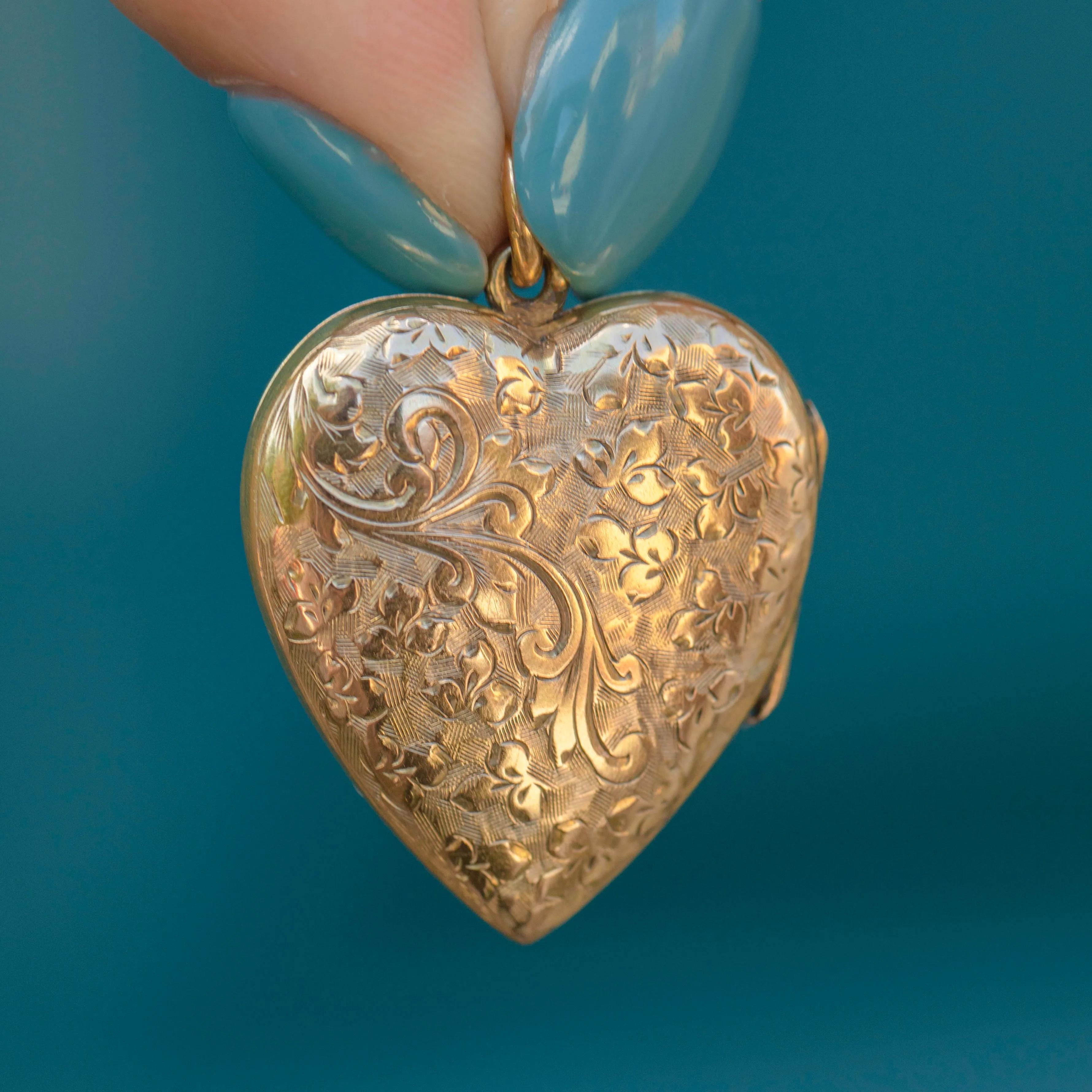 Antique 9ct Gold Engraved Heart Locket