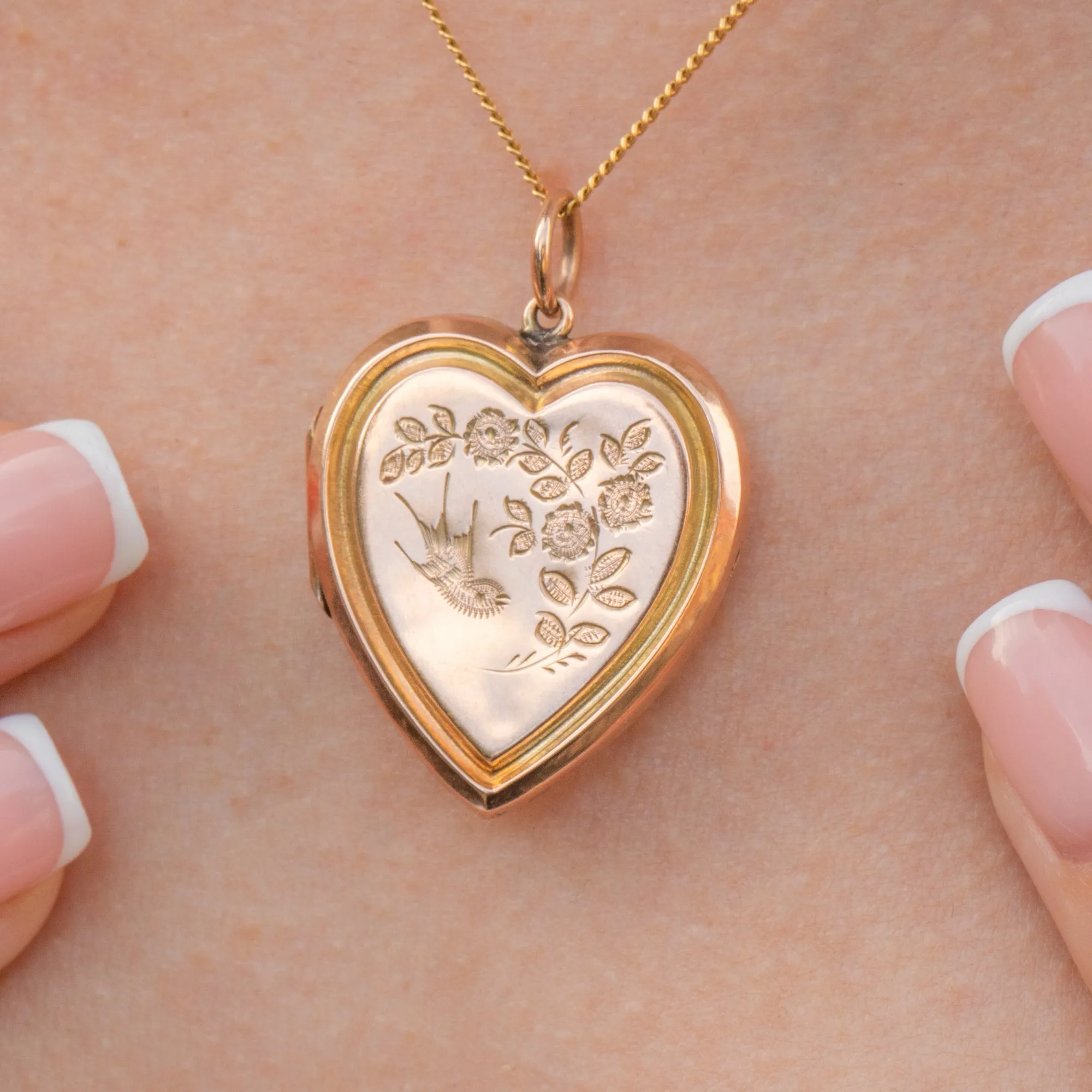 Antique 9ct Gold Engraved Heart Locket