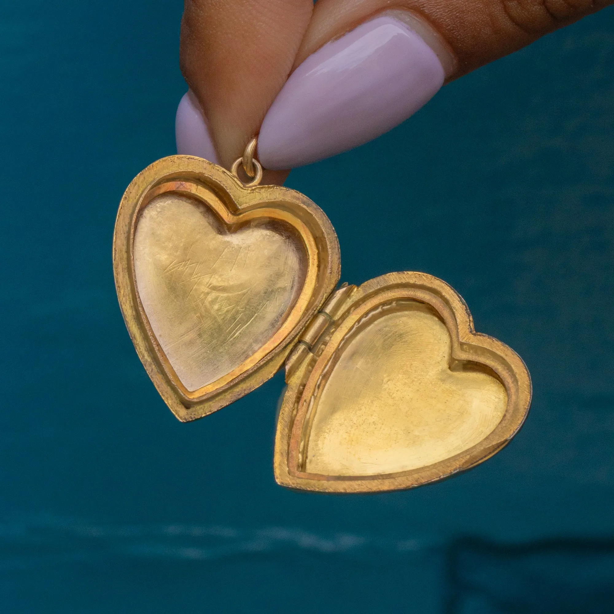 Antique 9ct Gold Engraved Heart Locket