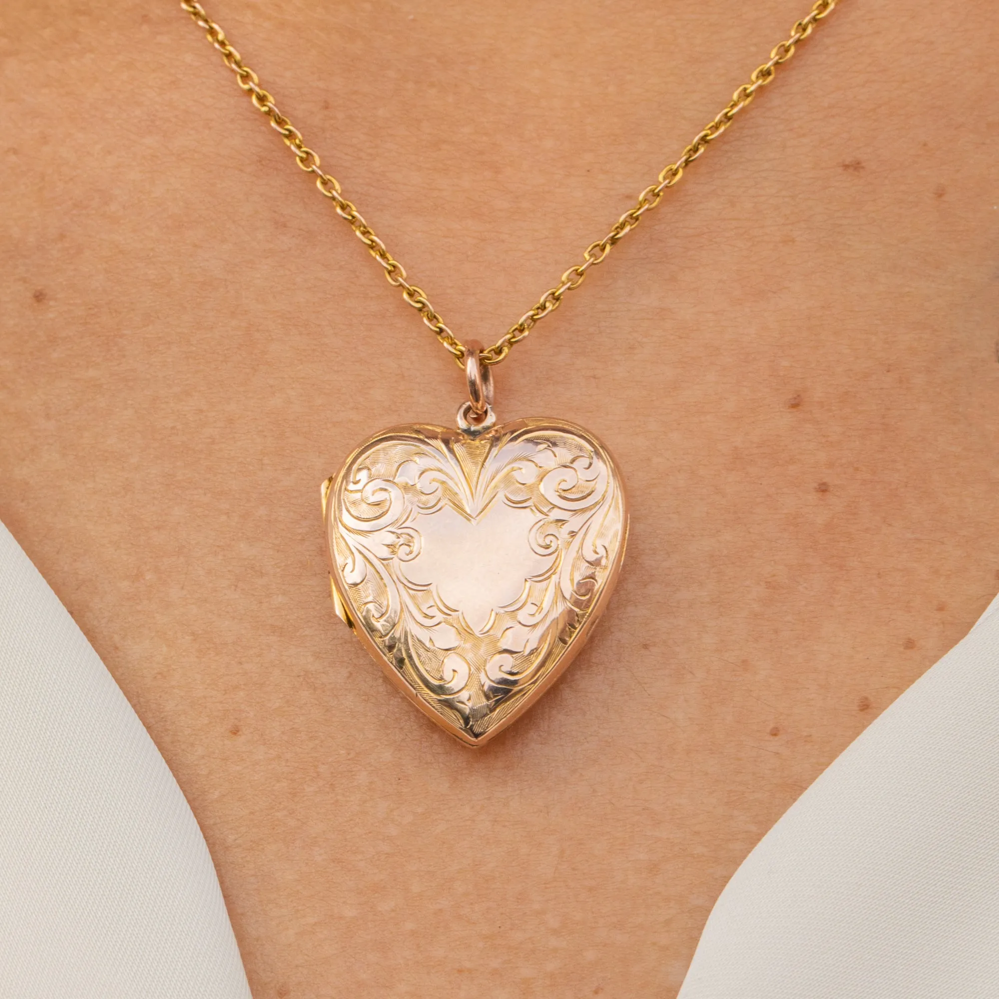 Antique 9ct Gold Engraved Heart Locket