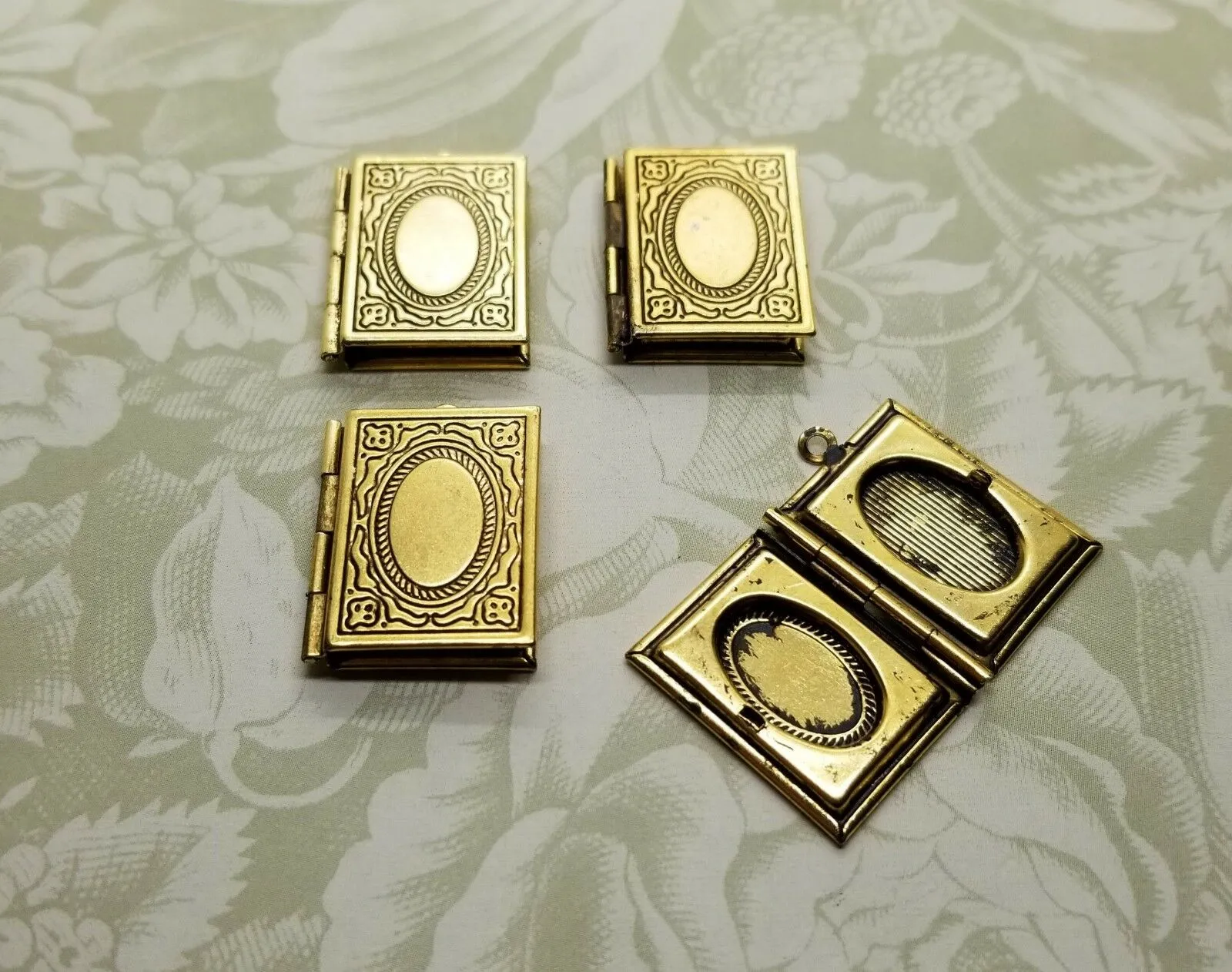 Brass Ornate Etched Book Lockets x 4 - 081G.