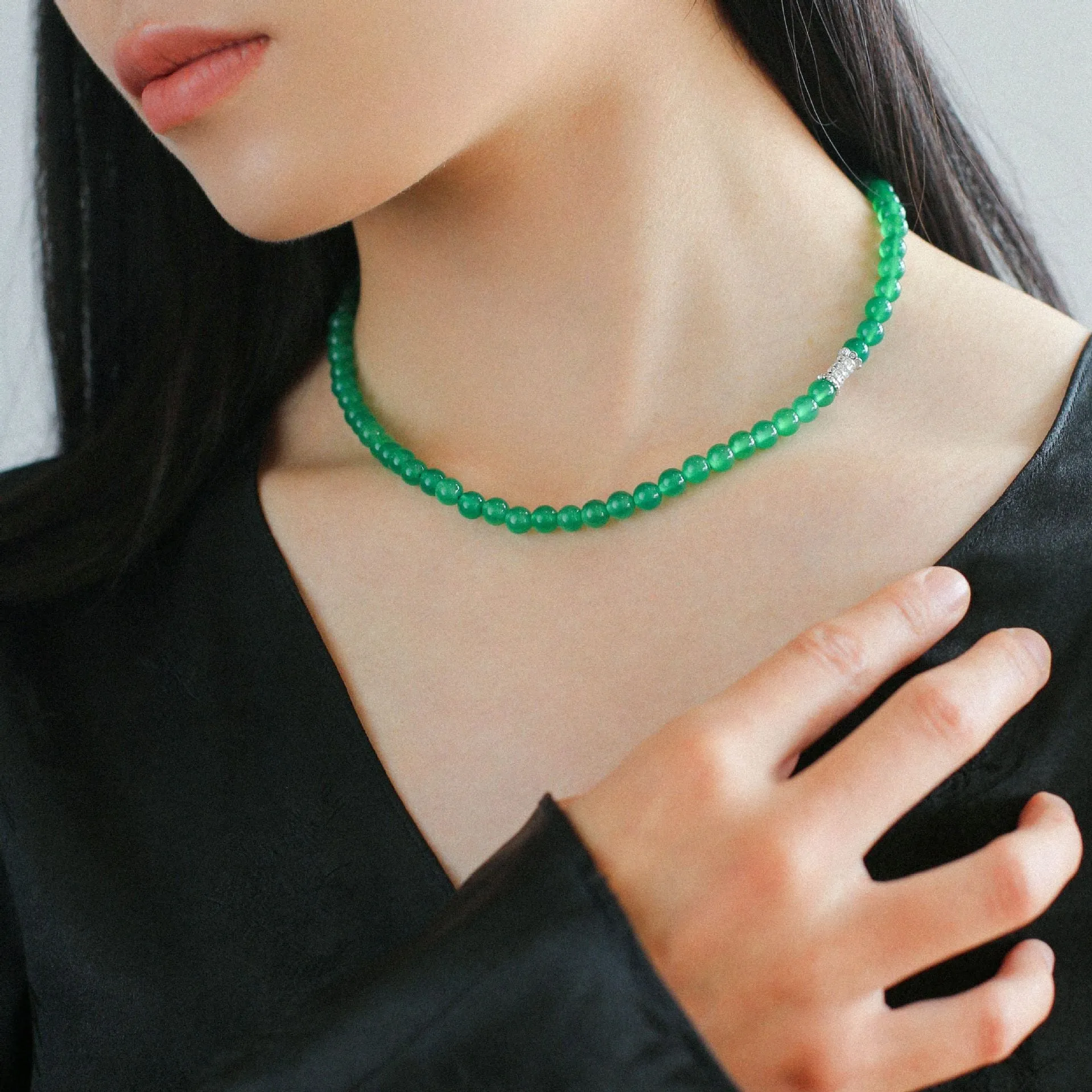 Elastic Necklace with Zirconia and Green Onyx Beads