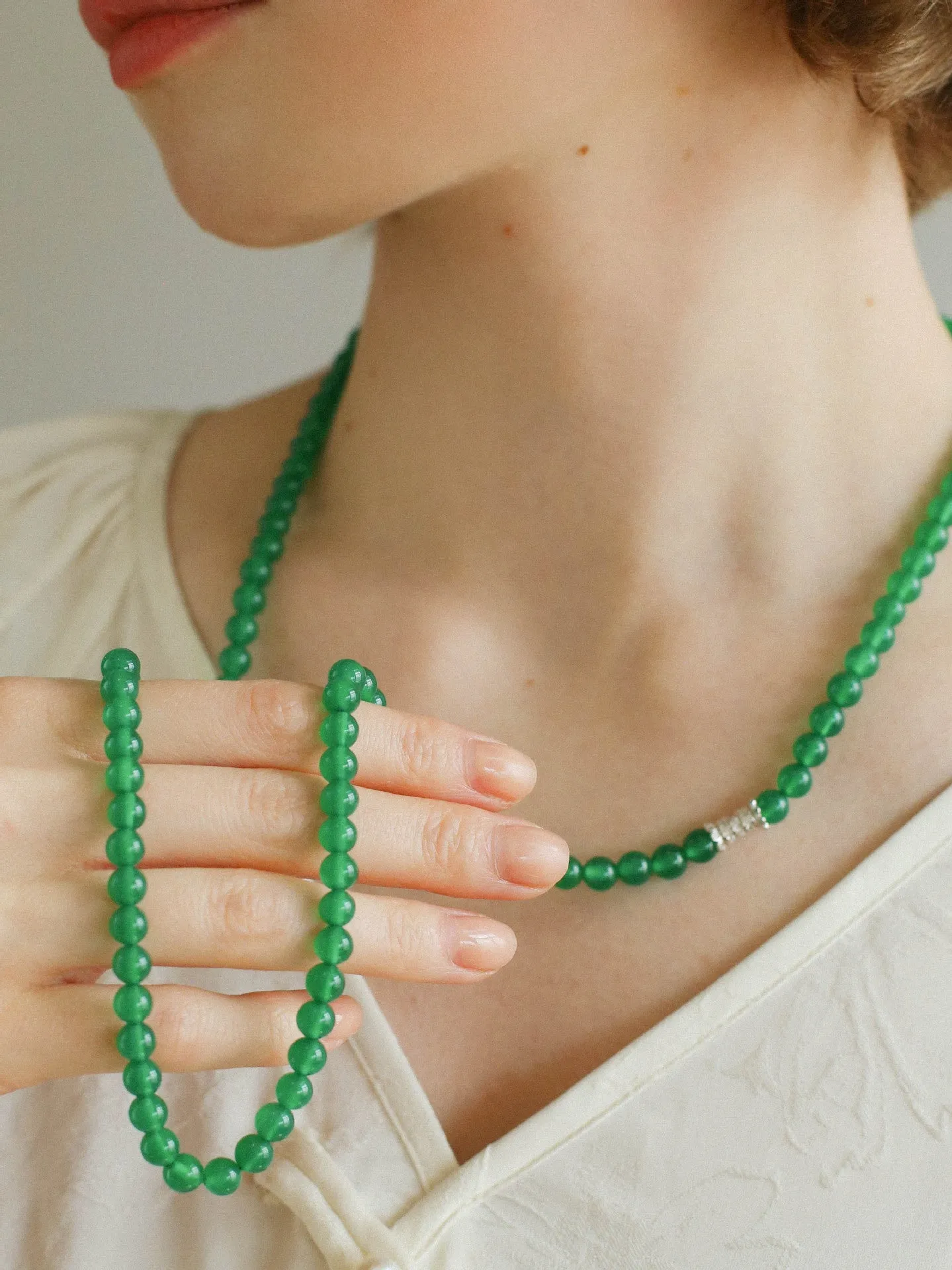 Elastic Necklace with Zirconia and Green Onyx Beads