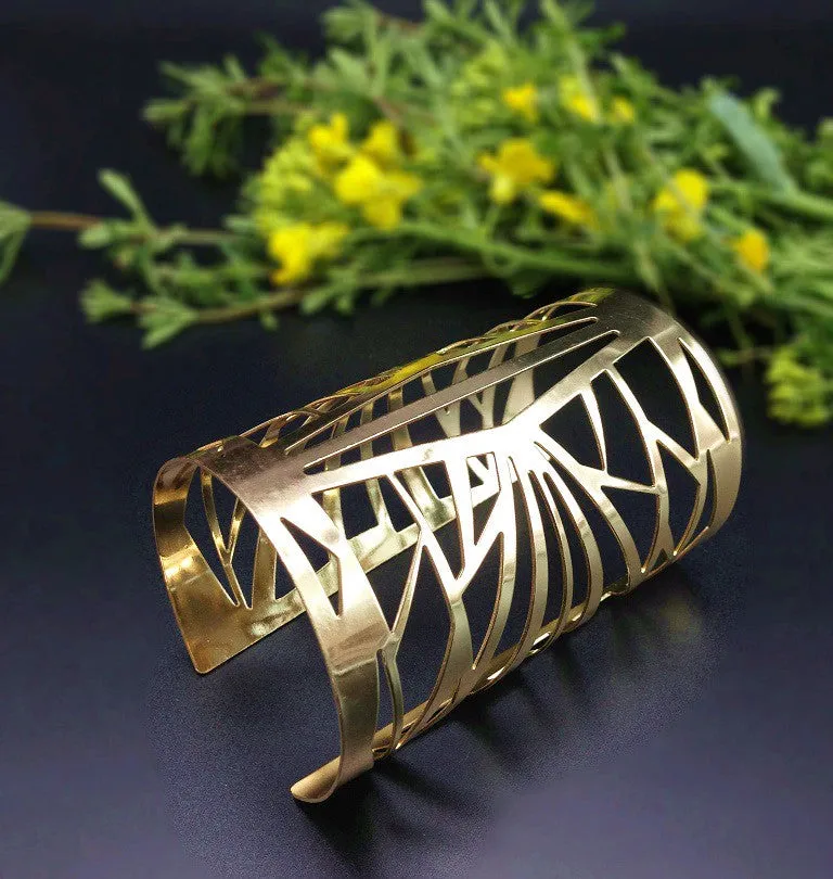 Exaggerated Geometric Hollow Bracelets for the Fashion-Forward Woman