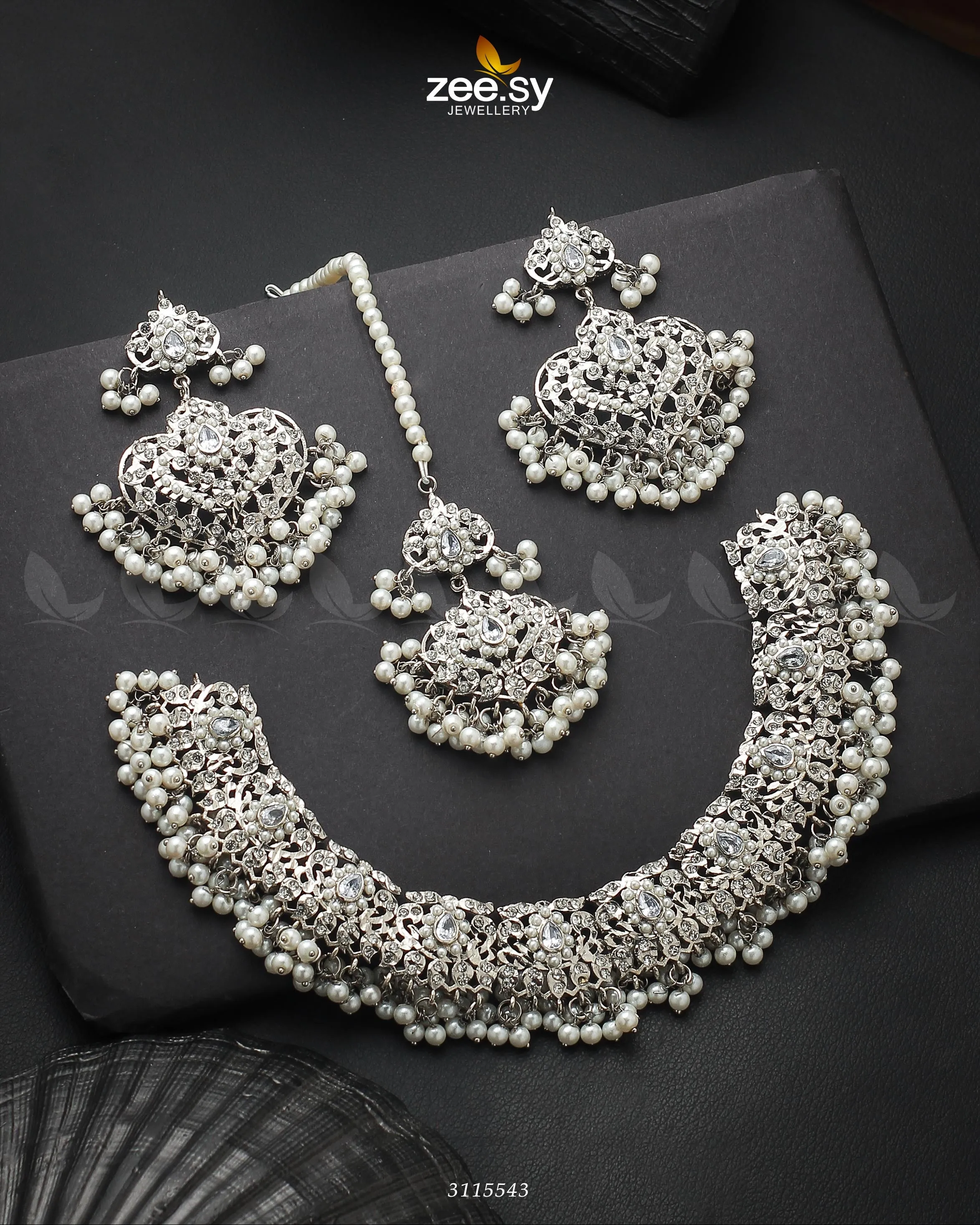 Gracious Necklace Set