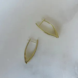 HOUSE OF AU. ORA Feeling Good Pointed Hoops