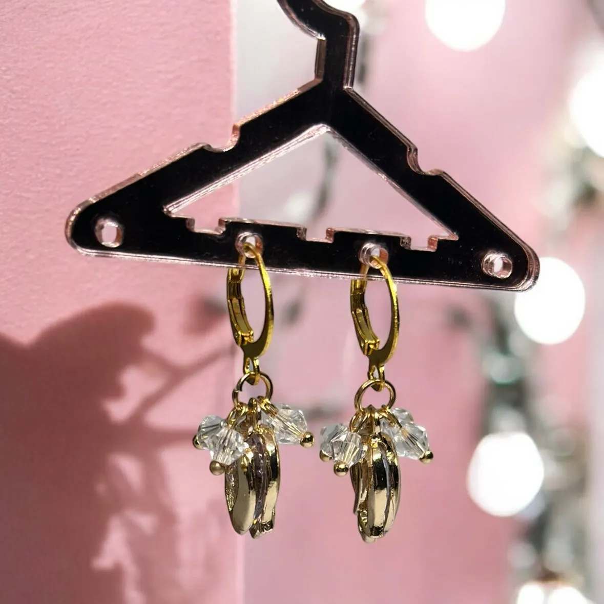 Minimalist - Golden flower dangle earrings with clear beads