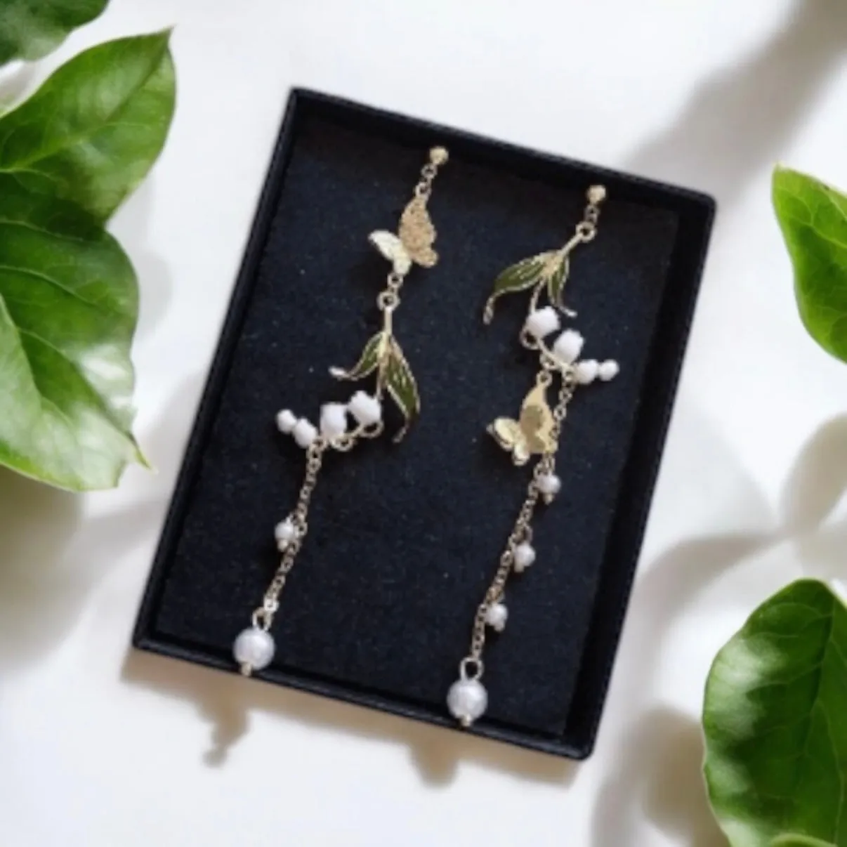 Minimalist - Mini daisy flowers dangle earrings | butterfly and flower pearl chain | minimalist iridescent gold floral earrings | bridal party wedding