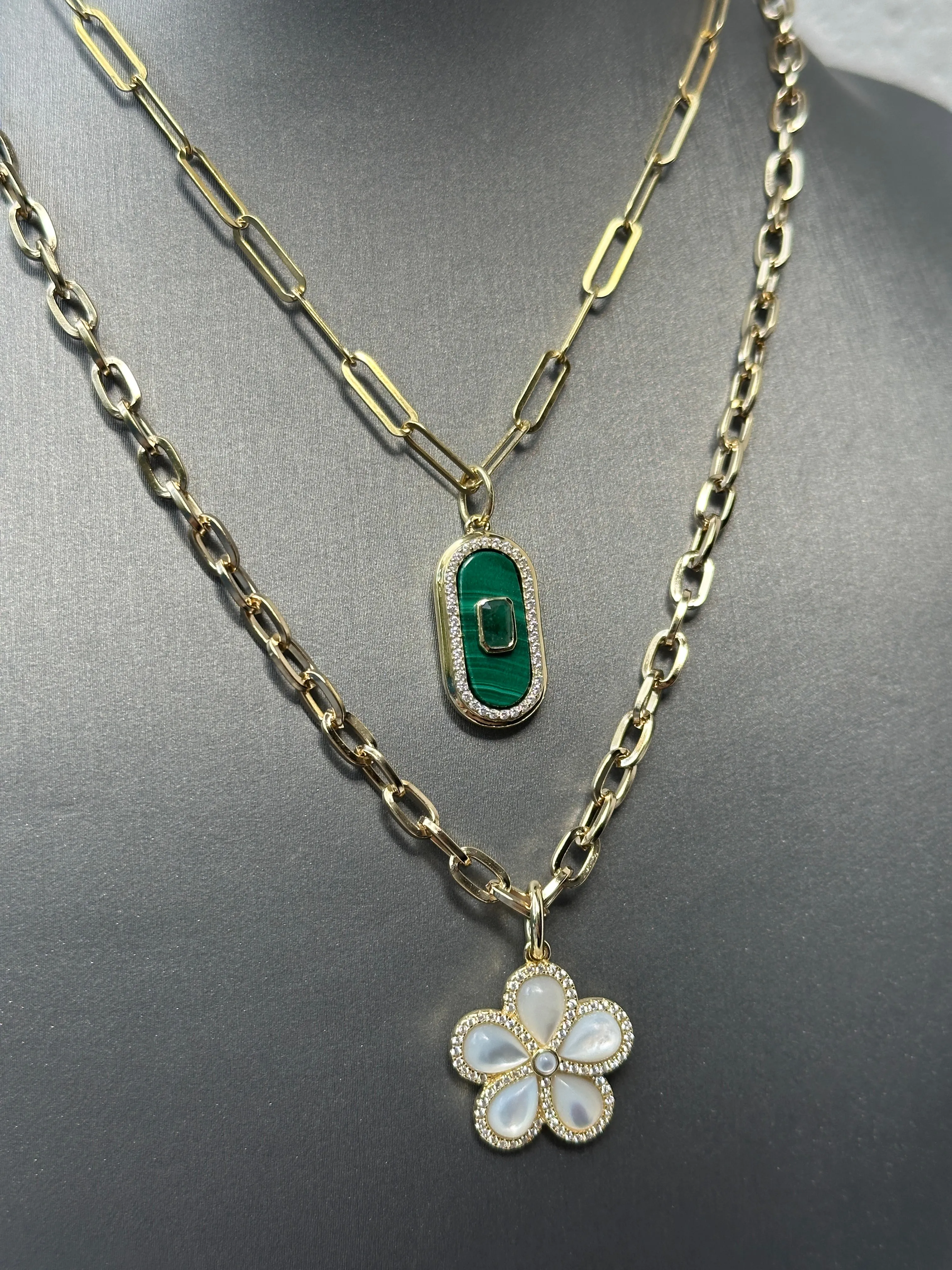 Mother of Pearl Flower Pendant Necklace