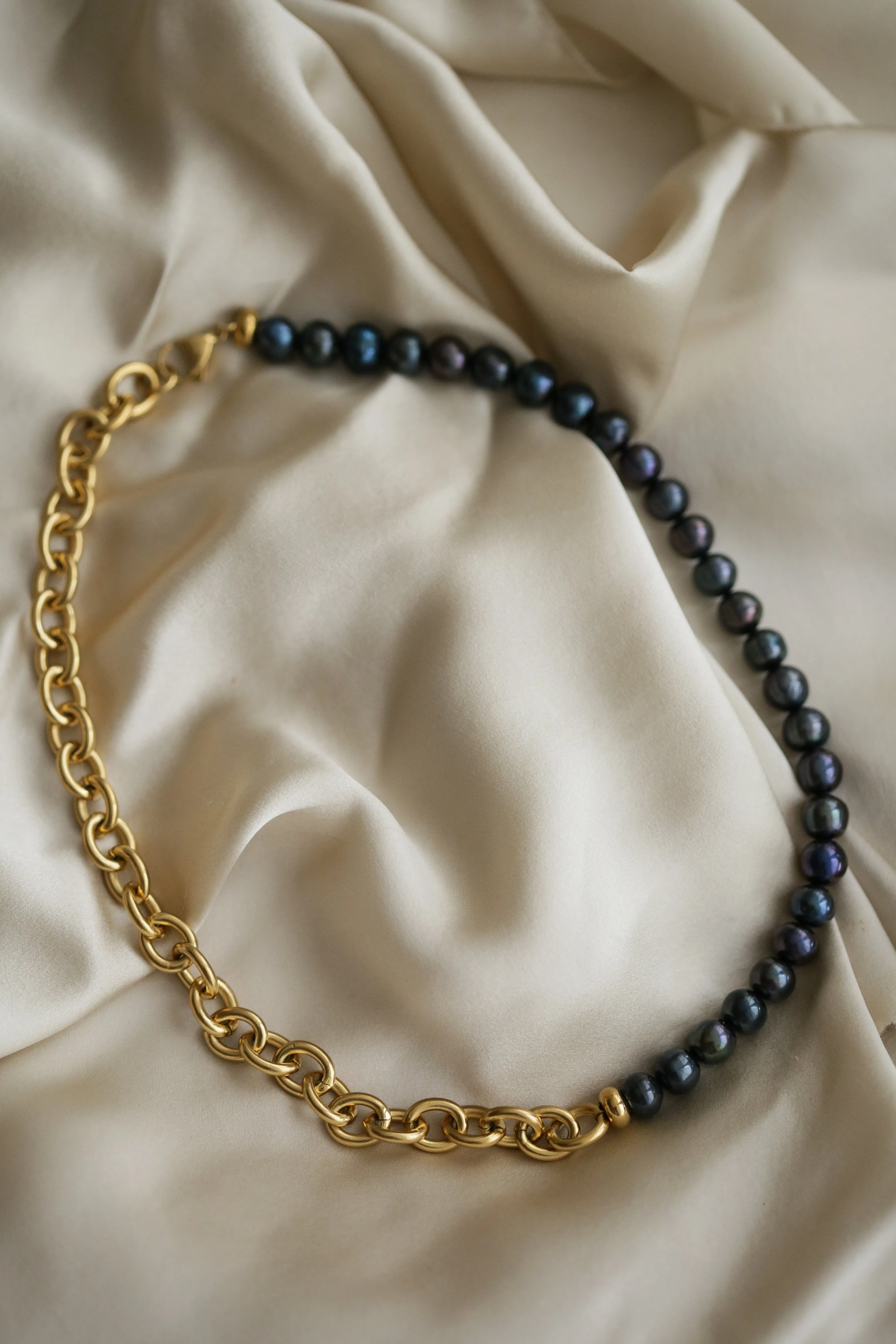 Tahitian Black Pearls & Chain Necklace