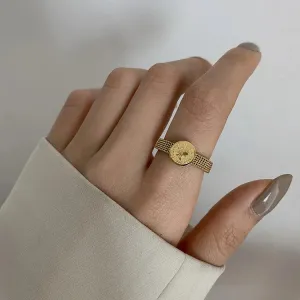 VAIGE Elegant Gold Stainless Steel Queen Elizabeth Mini Coin Ring