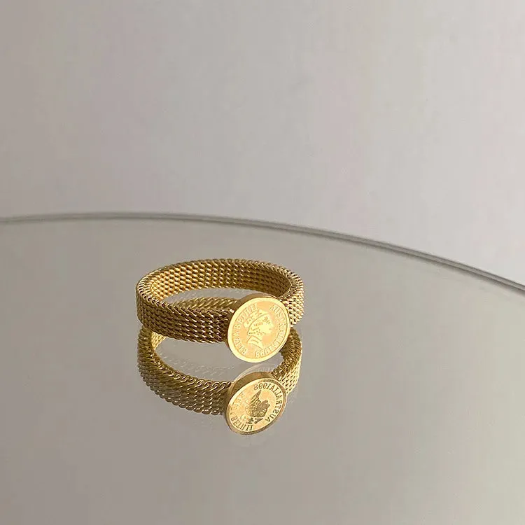 VAIGE Elegant Gold Stainless Steel Queen Elizabeth Mini Coin Ring